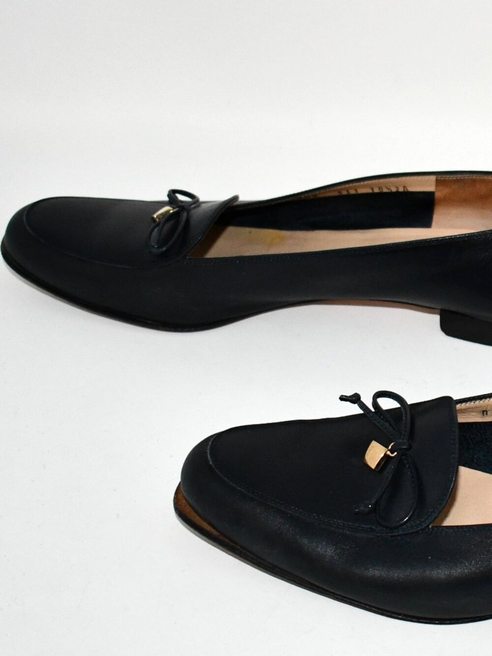 Salvatore Ferragamo Navy Leather Loafers Women's Size 10.5A Bow Accent Made in I - Picture 4 of 10